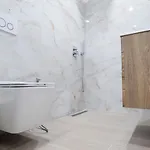 Trio Apartment's Center Apartment *