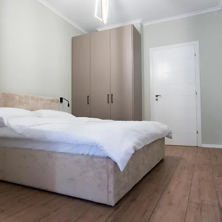 Trio Apartment's Center טיראנה